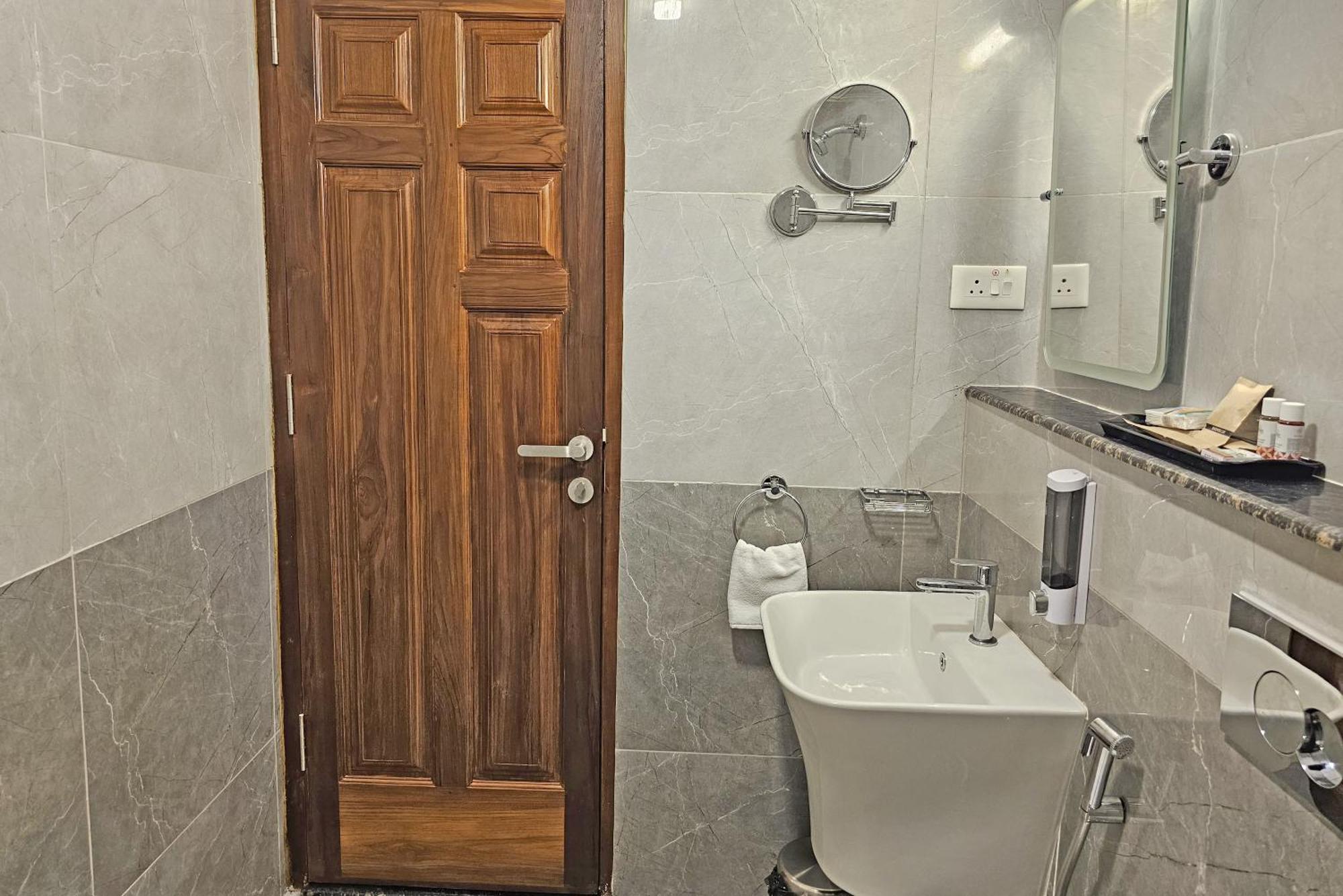 Le Colonial Suites بونديتْشيري المظهر الخارجي الصورة
